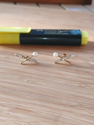 Pendientes dorados con perlas y cristales