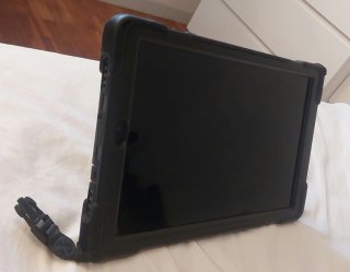 Samsung TAB A T590 10.5 Negra y funda.