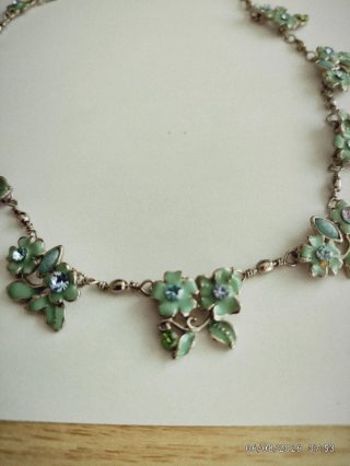 Collar bisutería flores verde y plata