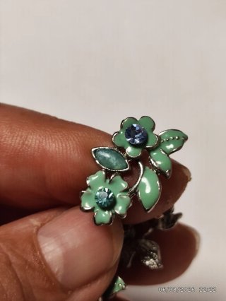 Collar bisutería flores verde y plata
