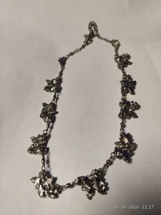 Collar bisutería flores verde y plata
