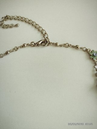Collar bisutería flores verde y plata