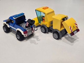Lego City 60132 - 2 coches de Estación de servicio