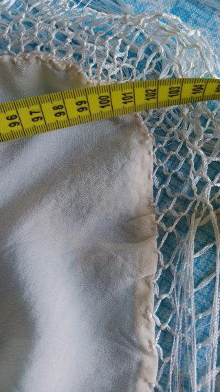 Mantón blanco bordado floral