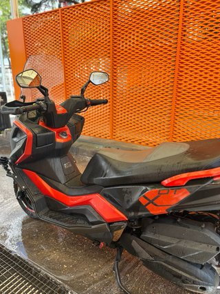 Kymco DTX 350 Maxi Scooter Negra/Roja