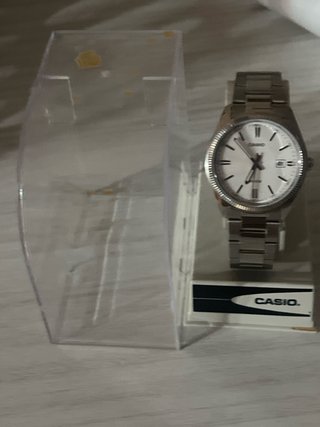 Reloj Casio Analógico Blanco y Plateado