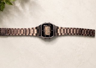 Reloj Casio Digital Negro y Plateado