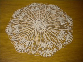 ELEGANTE CENTROTAVOLA IN COTONE A RETE FATTO A MAN