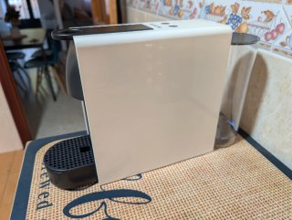 Cafetera Nespresso Essenza Mini Blanca