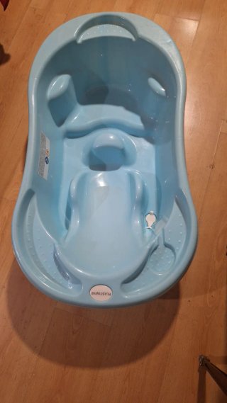 Bañera bebé cómoda con colgador