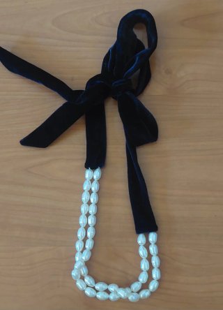 Collar doble perlas terciopelo negro