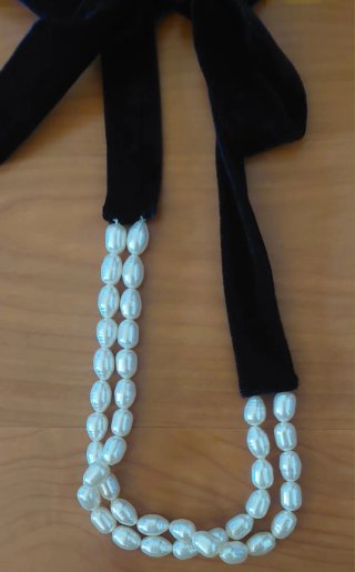 Collar doble perlas terciopelo negro