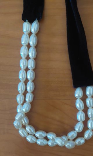 Collar doble perlas terciopelo negro