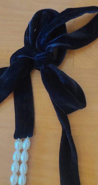 Collar doble perlas terciopelo negro