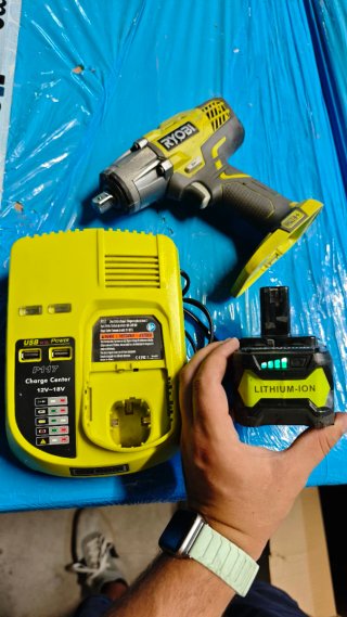 Pistola de Impacto Ryobi One+ 400NM LED
