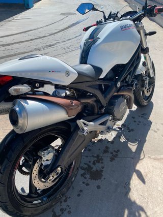 Ducati Monster 696 Blanca