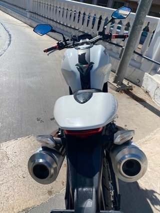 Ducati Monster 696 Blanca