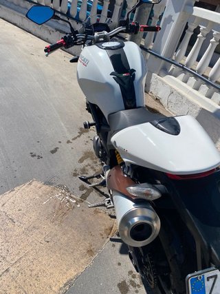 Ducati Monster 696 Blanca