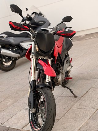 Honda FMX650 Supermotard Roja y Negra