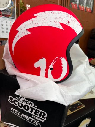 Casco moto vintage rojo y blanco i negros