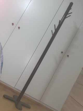 Perchero de madera negro