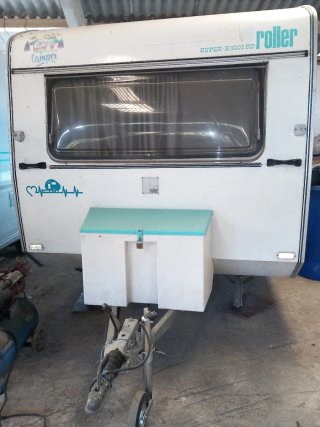 Caravana de menos de 750 kg con documentación.