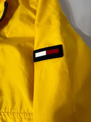 Cortavientos Tommy Jeans Amarillo