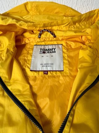 Cortavientos Tommy Jeans Amarillo
