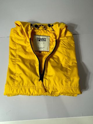 Cortavientos Tommy Jeans Amarillo