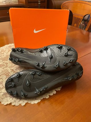 Botas de fútbol Nike negras