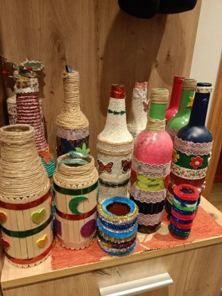 Botellas, botes y vasitos decoradas artesanalmente