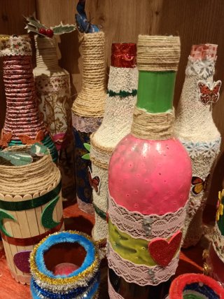 Botellas, botes y vasitos decoradas artesanalmente