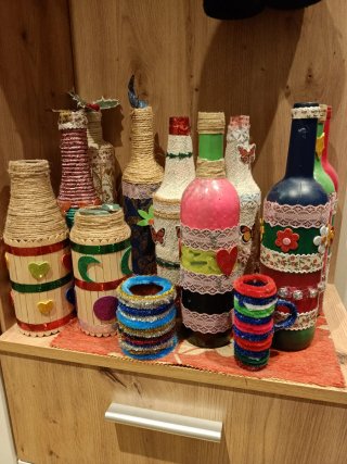 Botellas, botes y vasitos decoradas artesanalmente
