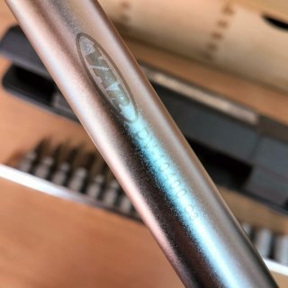 Llave dinamométrica VAR + juego puntas