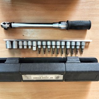 Llave dinamométrica VAR + juego puntas