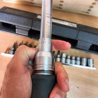 Llave dinamométrica VAR + juego puntas