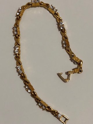 Pulsera dorada con circonitas