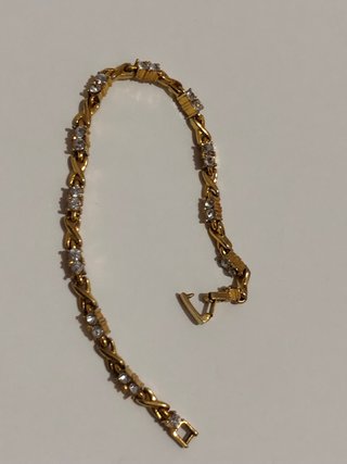 Pulsera dorada con circonitas
