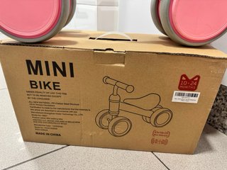 Bicicleta de equilibrio rosa para niños
