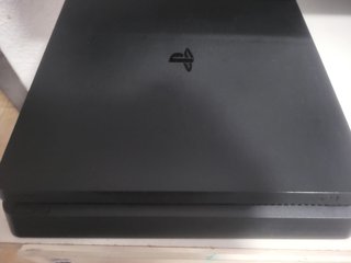 PS4 (PlayStation 4) Negra 1tb + 2 Mandos+3 Juegos