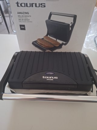 Sandwichera Taurus Amazing GR1700 700W