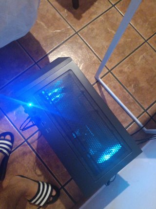 PC Gaming Titan con luces LED