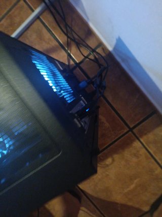 PC Gaming Titan con luces LED