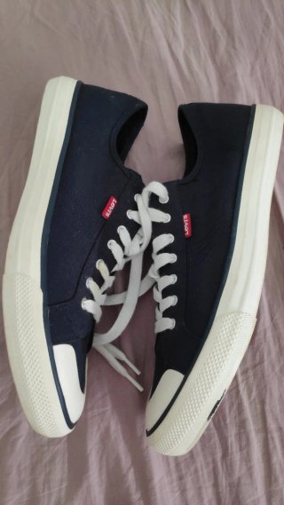 Zapatillas Levi's Negras y Blancas