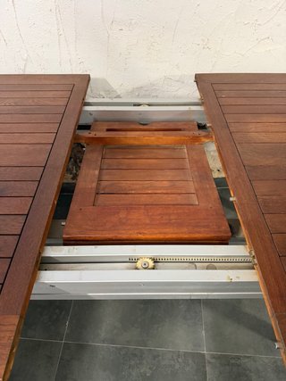 Tavolo da giardino allungabile in legno e alluminio