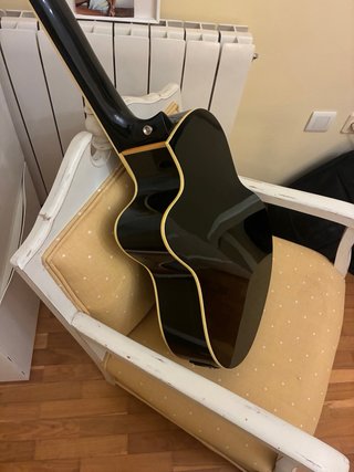 Guitarra Ortega y amplificador Vox