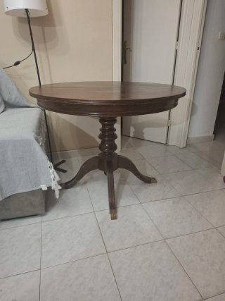 Mesa redonda de madera