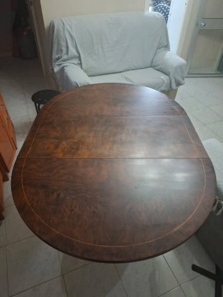 Mesa redonda de madera