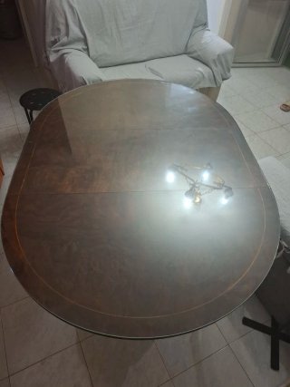 Mesa redonda de madera