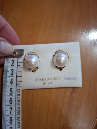 Pendientes perla chapados oro.